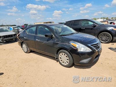 Czwarte zdjęcie samochodu z boku: 2019 NISSAN VERSA SV VIN:3N1CN7AP8KL810844 - miniatura
