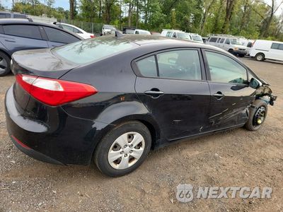 Trzecie zdjęcie samochodu z tyłu: 2016 KIA FORTE LX VIN:KNAFX4A68G5541355 - miniatura