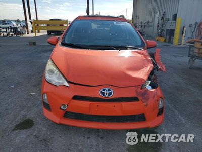 Piąte zdjęcie samochodu w środku: 2013 TOYOTA PRIUS C THREE VIN:JTDKDTB35D1048311 - miniatura