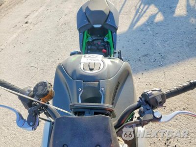 Piąte zdjęcie samochodu w środku: 2026 KAWASAKI ZR900 T VIN:ML5ZRDT10TDA08845 - miniatura