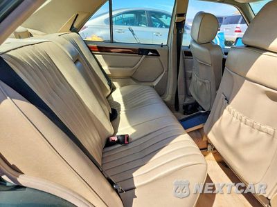 Zdjęcie 10 z 12 samochodu: 1995 MERCEDES-BENZ E 300D VIN:WDBEB31E0SC268106 - miniatura