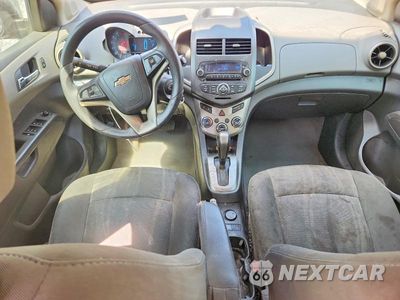 Zdjęcie 8 z 12 samochodu: 2015 CHEVROLET SONIC LT VIN:1G1JC5SH8F4125897 - miniatura