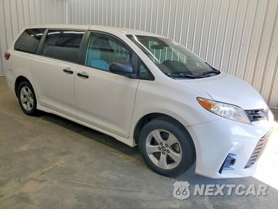 Czwarte zdjęcie samochodu z boku: 2019 TOYOTA SIENNA L 7-PASSENGER VIN:5TDZZ3DCXKS004835 - miniatura