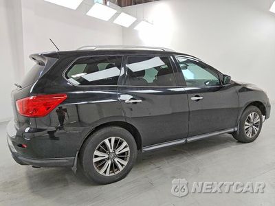 Trzecie zdjęcie samochodu z tyłu: 2017 NISSAN PATHFINDER SV VIN:5N1DR2MM3HC901966 - miniatura