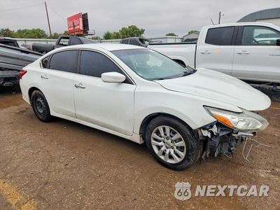 Czwarte zdjęcie samochodu z boku: 2017 NISSAN ALTIMA 2.5 S VIN:1N4AL3AP3HN360277 - miniatura