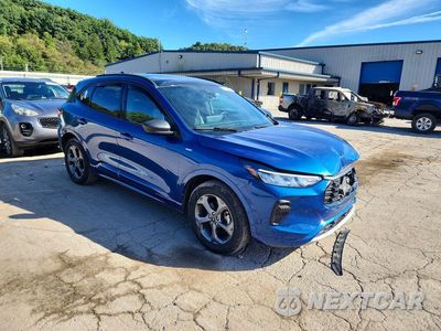 Czwarte zdjęcie samochodu z boku: 2023 FORD ESCAPE ST LINE VIN:1FMCU9MN7PUB20002 - miniatura