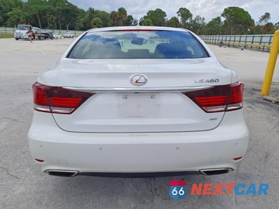 Zdjęcie 6 z 12 samochodu: 2014 LEXUS LS 460 VIN:JTHCL5EF6E5021894 - miniatura
