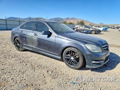 Czwarte zdjęcie samochodu z boku: 2013 MERCEDES-BENZ C 250 VIN:WDDGF4HB3DR267618 - miniatura