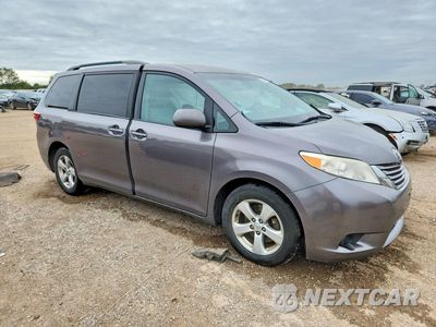 Czwarte zdjęcie samochodu z boku: 2017 TOYOTA SIENNA LE VIN:5TDKZ3DCXHS851722 - miniatura