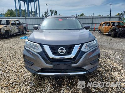 Piąte zdjęcie samochodu w środku: 2017 NISSAN ROGUE SV VIN:5N1AT2MV2HC811639 - miniatura