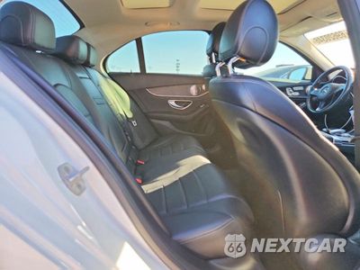 Zdjęcie 10 z 12 samochodu: 2015 MERCEDES-BENZ C 300 4MATIC VIN:55SWF4KB4FU067854 - miniatura