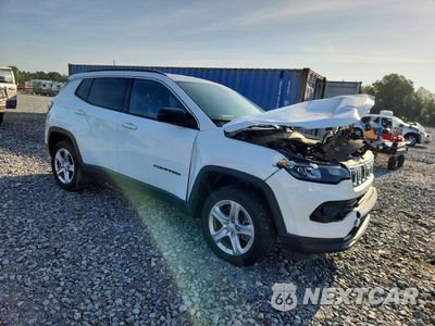 Czwarte zdjęcie samochodu z boku: 2024 JEEP COMPASS LATITUDE VIN:3C4NJDBN7RT592936 - miniatura