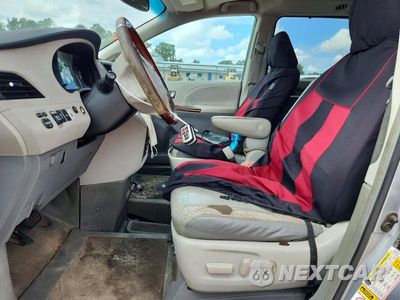 Zdjęcie 7 z 13 samochodu: 2011 TOYOTA SIENNA LIMITED 7-PASSENGER VIN:5TDYK3DC0BS111053 - miniatura