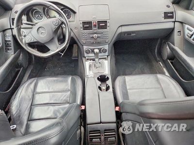 Zdjęcie 8 z 13 samochodu: 2009 MERCEDES-BENZ C 63 AMG VIN:WDDGF77XX9F210386 - miniatura