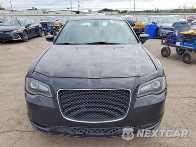 Piąte zdjęcie samochodu w środku: 2016 CHRYSLER 300 S VIN:2C3CCABG5GH238568 - miniatura