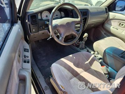 Zdjęcie 8 z 13 samochodu: 2004 TOYOTA TACOMA V6 VIN:5TEWN72N64Z459147 - miniatura