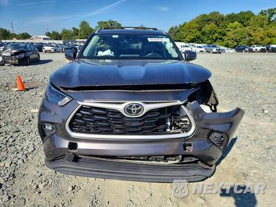 Piąte zdjęcie samochodu w środku: 2022 TOYOTA HIGHLANDER XLE VIN:5TDGZRAH6NS545041 - miniatura