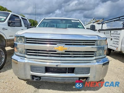 Piąte zdjęcie samochodu w środku: 2016 CHEVROLET SILVERADO C3500 VIN:1GC5CYE80GZ279384 - miniatura