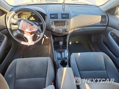 Zdjęcie 8 z 12 samochodu: 2007 HONDA ACCORD SE VIN:1HGCM56357A006382 - miniatura