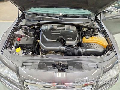 Zdjęcie 11 z 12 samochodu: 2014 CHRYSLER 300C VIN:2C3CCAKG2EH120541 - miniatura