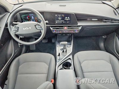 Zdjęcie 8 z 14 samochodu: 2023 KIA NIRO LX VIN:KNDCP3LE1P5061209 - miniatura
