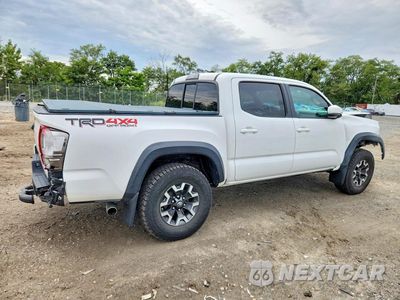 Trzecie zdjęcie samochodu z tyłu: 2016 TOYOTA TACOMA TRD OFF-ROAD VIN:3TMCZ5AN2GM042610 - miniatura