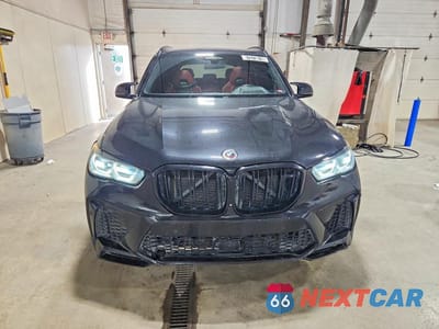 Piąte zdjęcie samochodu w środku: 2023 BMW X5 M VIN:5YMJU0C05P9P06947 - miniatura