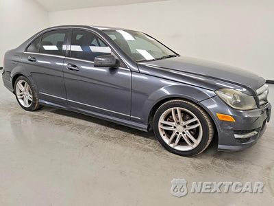 Czwarte zdjęcie samochodu z boku: 2013 MERCEDES-BENZ C 250 VIN:WDDGF4HB6DA810913 - miniatura