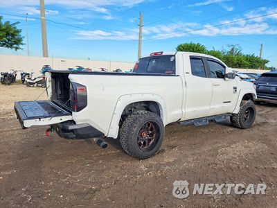 Trzecie zdjęcie samochodu z tyłu: 2017 TOYOTA TUNDRA SR5 VIN:5TFRW5F1XHX215505 - miniatura