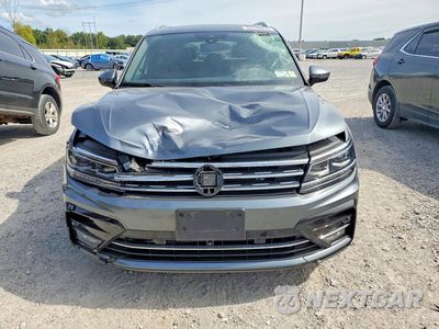 Piąte zdjęcie samochodu w środku: 2018 VOLKSWAGEN TIGUAN SEL PREMIUM VIN:3VV4B7AX9JM190316 - miniatura