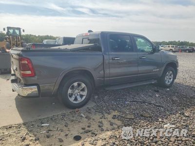 Trzecie zdjęcie samochodu z tyłu: 2022 RAM 1500 LARAMIE VIN:1C6SRFJT0NN402449 - miniatura