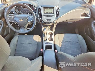 Zdjęcie 8 z 12 samochodu: 2017 CHEVROLET CRUZE LS VIN:1G1BC5SM6H7234894 - miniatura