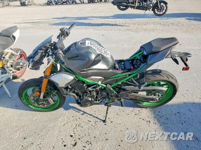 Trzecie zdjęcie samochodu z tyłu: 2026 KAWASAKI ZR900 T VIN:ML5ZRDT10TDA08845 - miniatura