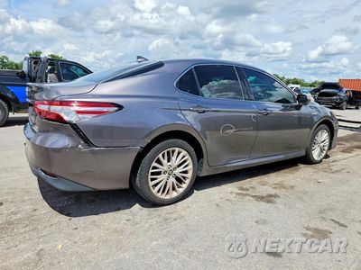 Trzecie zdjęcie samochodu z tyłu: 2018 TOYOTA CAMRY HYBRID XLE VIN:4T1B21HK6JU505626 - miniatura