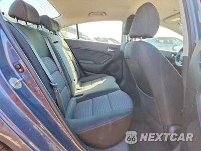Zdjęcie 10 z 13 samochodu: 2016 KIA FORTE LX VIN:KNAFX4A62G5577798 - miniatura