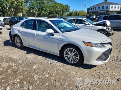Czwarte zdjęcie samochodu z boku: 2018 TOYOTA CAMRY HYBRID XLE VIN:4T1B21HKXJU003668 - miniatura