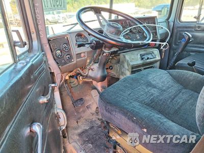Zdjęcie 8 z 13 samochodu: 2000 MACK RD688S DUMP TRUCK VIN:1M2P324C9YM054709 - miniatura