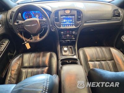 Zdjęcie 8 z 13 samochodu: 2019 CHRYSLER 300 S VIN:2C3CCABG1KH577756 - miniatura