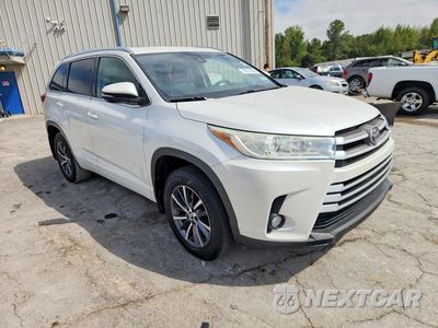 Czwarte zdjęcie samochodu z boku: 2018 TOYOTA HIGHLANDER XLE VIN:5TDJZRFH6JS801879 - miniatura