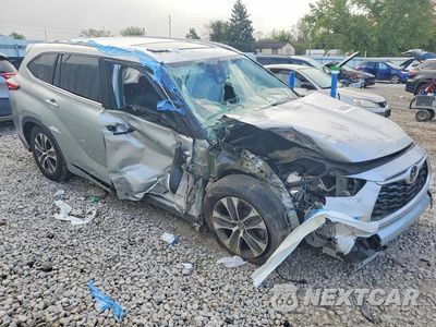 Czwarte zdjęcie samochodu z boku: 2022 TOYOTA HIGHLANDER XLE VIN:5TDGZRAH1NS539907 - miniatura