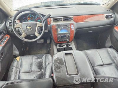 Zdjęcie 8 z 13 samochodu: 2014 CHEVROLET SUBURBAN K1500 LT VIN:1GNSKJE74ER148483 - miniatura