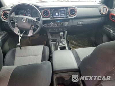 Zdjęcie 8 z 12 samochodu: 2021 TOYOTA TACOMA TRD SPORT VIN:3TMDZ5BN0MM107663 - miniatura