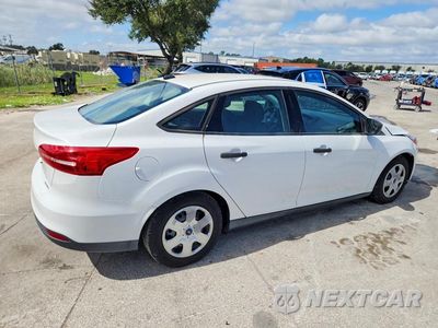 Trzecie zdjęcie samochodu z tyłu: 2015 FORD FOCUS S VIN:1FADP3E23FL322072 - miniatura
