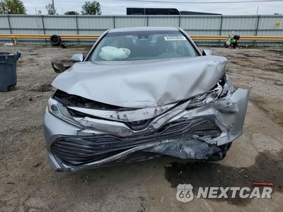 Piąte zdjęcie samochodu w środku: 2018 TOYOTA CAMRY XLE VIN:4T1B11HK0JU053742 - miniatura