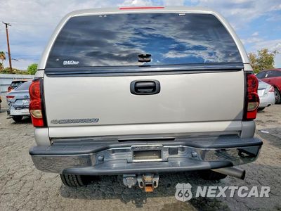 Zdjęcie 6 z 12 samochodu: 2006 CHEVROLET SILVERADO K2500 HEAVY DUTY VIN:1GCHK23D66F146755 - miniatura
