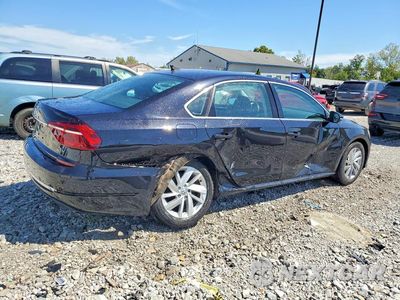 Trzecie zdjęcie samochodu z tyłu: 2018 VOLKSWAGEN PASSAT SE VIN:1VWBA7A3XJC016548 - miniatura