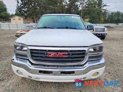 Piąte zdjęcie samochodu w środku: 2004 GMC NEW SIERRA C1500 VIN:2GTEC13T741362152 - miniatura