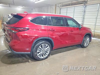 Trzecie zdjęcie samochodu z tyłu: 2026 TOYOTA HIGHLANDER HYBRID PLATINUM VIN:5TDEBRCH1TS707325 - miniatura