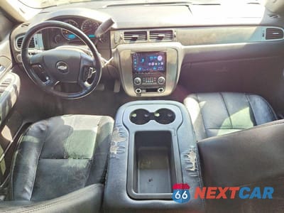 Zdjęcie 8 z 13 samochodu: 2007 CHEVROLET SUBURBAN C1500 VIN:1GNFC16087J248510 - miniatura