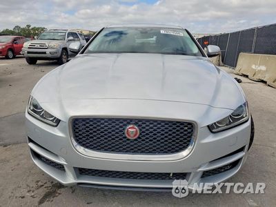 Piąte zdjęcie samochodu w środku: 2017 JAGUAR XE VIN:SAJAD4BN2HA970206 - miniatura